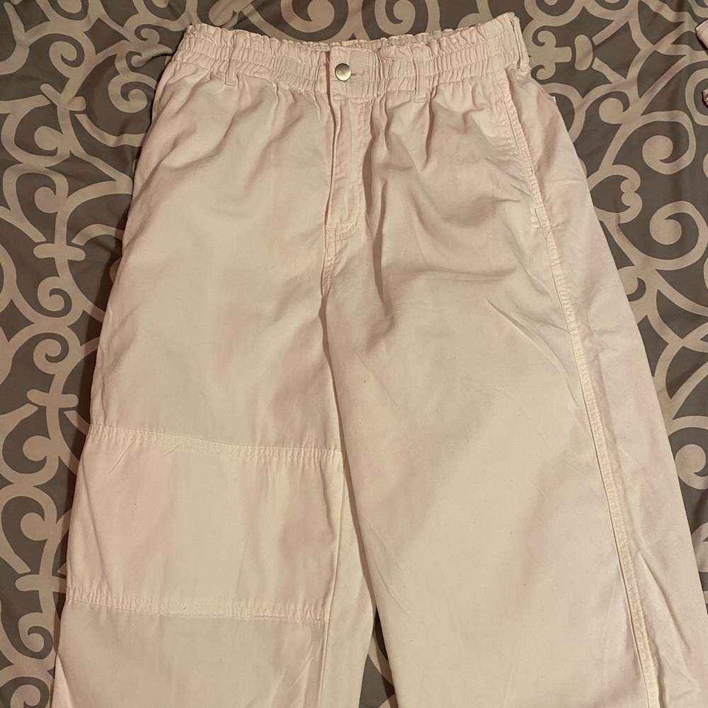 baggy white pants